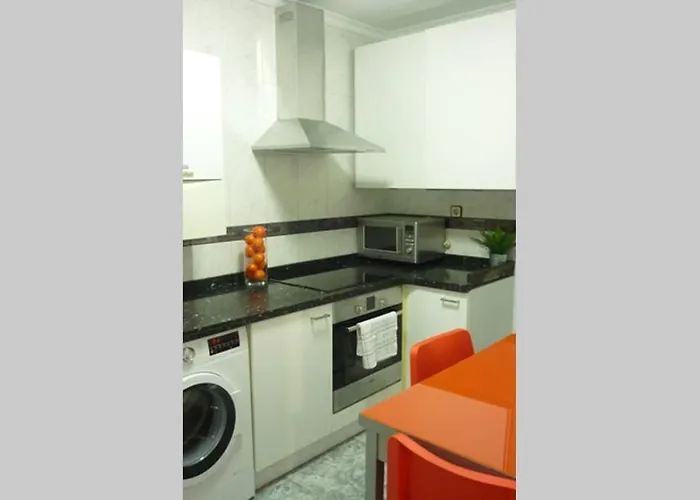 Atico Auditorio Disfrute Sus 40 Metros De Terraza Orientada Al Sur オビエド