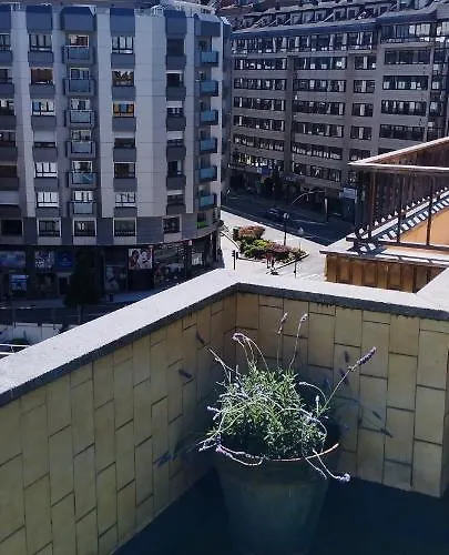 Atico Auditorio Disfrute Sus 40 Metros De Terraza Orientada Al Sur アパート オビエド